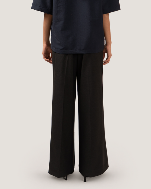 WADE | Carbon Black Wide-Leg Pleat Trouser